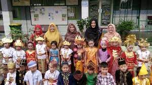 2 desember 2019 model baju seragam putih perawat. Ide Kostum Karnaval Anak Untuk Rayakan Hari Kartini Ini Pakaian Daerah Yang Paling Populer