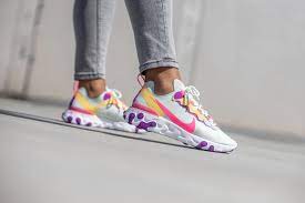 The nike react element 55 shoe borrows design lines from heritage runners like the nike internationalist and then places it all on nike react technology. Nike Women S React Element 55 Pistachio Frost Digital Pink Bq2728 303