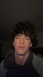 How Old Is Kenny Mort