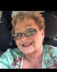 Diferentes personas están recibiendo mensajes mensajes esta señora diciendo  que hará la donación de su fortuna. Es estafa.!