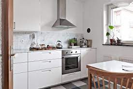 Esta guía de estilo midcentury mordern resume de manera fácil las bases de este estilo. El Estilo Mid Century Modern Nunca Pasa De Moda Entre Los Nordicos Delikatissen Gabinetes Cocina Decoracion De Unas Estilo