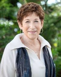 Lisa Nave's Instagram, Twitter & Facebook