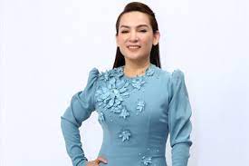 Phi nhung qua mỹ từ năm 1989 và bắt đầu sự nghiệp ca hát năm 21 tuổi (1993) nghe theo lời khuyên của ca sĩ nổi tiếng lúc đó là trizzie phương trinh. Phi Nhung Toi Sáº½ Khoc Ráº¥t Nhiá»u Khi Ä'Æ°á»£c Ä'oan Tá»¥ Vá»›i Con Gai Ruá»™t Tin Tá»©c Má»›i Nháº¥t 24h Ä'á»c Bao Lao Ä'á»™ng Online Laodong Vn
