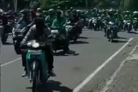 Ayo subscribe ngab biar semangat rajin upload video colikiawan#link_viral_ojol#link_viral_ojol#link_viral_ojol#link_viral_ojol#link_viral_ojollink di kolom k. Viral Video Ratusan Driver Ojol Konvoi Penuhi Jalanan Kota Bandung Sambil Teriak Buka Buka Halaman All Kompas Com