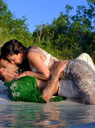 40% das mulheres já fizeram sexo casual durante uma viagem