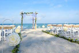 This beach city is great for antiquing, bar hopping, and immersing yourself in nature. Small Beach Weddings In Florida All Inclusive Beach Weddings