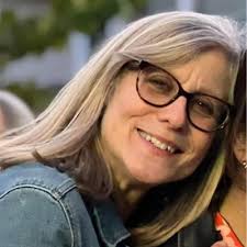 A local realtor paid this great compliment to Lois Philyaw: I have worked  with Lois three times now. She is a pleasure to work with. She is great  with communication. I have