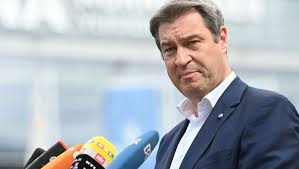 Aber auch die bayrischen behörden hängen hinterher. Markus Soder Hatte Seine Tochter Beauty Ops Jetzt Spricht Gloria Klartext Bunte De