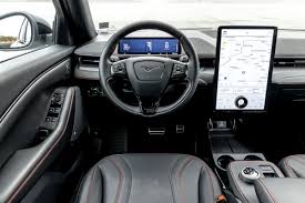 The vehicle was introduced on november 17, 2019, and went on sale in december 2020 as a 2021 model. Ford Mustang Mach E Test Mit Mega Reichweite Gegen Tesla Speed Heads