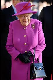 Check spelling or type a new query. La Reine Elizabeth Ii Porte Le Meme Sac A Main Depuis Cinquante Ans Madame Figaro