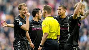 Het wordt de derde wedstrijd van de arbiter op dit. Stop Met Verdacht Maken Van Scheidsrechters Het Parool