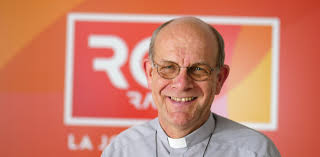 Le père Gilles Sander accueille les étudiants chinois à la basilique de  Fourvière à Lyon