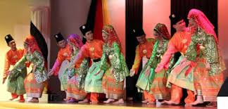 Tarian itu sendiri berbeza di antara lima kawasan johor iaitu zapin tenglu dan zapin pulau (mersing), zapin lenga (muar), zapin pekajang (johor bahru), zapin kuda kepang dan zapin merupakan tarian tradisional melayu di johor. Tarian Tarian Tradisional Di Malaysia Unique Of Malaysia