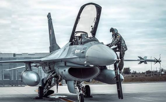 LOS F-16 BLOCK 70, AUNQUE NUEVOS, SERÁN OBSOLETOS EN POCO TIEMPO? Un punto controversial respecto de la compra de aviones caza por parte del Perú, es que los f-16 block 70 representan