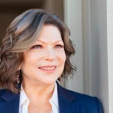 Dori Gilbert's Instagram, Twitter & Facebook