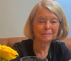 Ann Molnar's Instagram, Twitter & Facebook