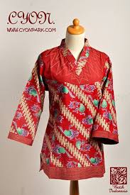 Baju koko merupakan baju model tiongkok yang kerahnya bulat tertutup, modelnya seperti piyama. Model Baju Batik Kerah V Grosir Batik Solo Terkini