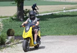 Diese umgangssprachlich auch mopedführerschein genannte fahrerlaubnis kann in der regel mit 16 jahren erworben werden. Moped Fuhrerschein Schon Ab 15 Mobiler Im Landlichen Raum Heimatreport