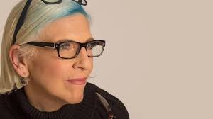 What Happened to the 'Queen of Mean?' Lisa Lampanelli Explains All in New  Solo Show 'Irrelevant'