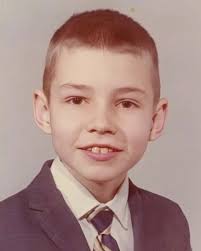 A turbulent childhood shaped this famous actor's journey to success.😮🤩  From living in two families to being expelled from schools for poor grades  and bad behavior, his early years were anything but