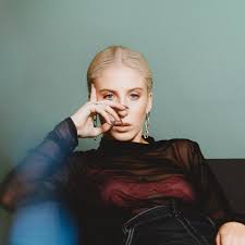 Att bli avföljd av många personer samtidigt är så klart tråkigt, men det är kanske inte det viktigaste i sammanhanget. Mymusicstream Peg Parnevik Music Stream