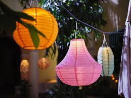 Ikea Printemps Ete 2020 La Collection Outdoor Arrive A Grands Pas Planete Deco A Homes World En 2020 Lampe Lampe Suspendue Eclairage Exterieur Jardin