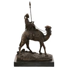 A camels nostrils can close so it doesn't get sand up its nose. Arab Bedouin On Camel Bronze Sculpture Bronze Statue Warrior With Spear Ellas Wohnwelt De