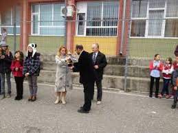 E un panou plin de fotografii cu copii fericiţi de primele lor realizări în viaţă. Local Scoala Gimnaziala Nr 3 Suceava A Primit Titlul De Scoala Anului In Cadrul Concursului National De Competenta Si Performanta Comper Monitorul De Suceava Joi 31 Octombrie 2013