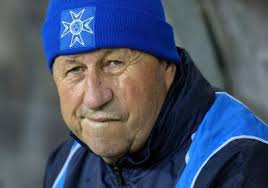 Le père de guy guy roux débute en équipe première à l'association de la jeunesse auxerroise à l'âge de 16 ans lors de la. Guy Roux