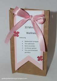 1 can of prosecco 1 tea bag 1 sugar stick 1 chocolate 1 tea light in butterfly form 1 box of matches 1 bath salt 1 face mask 1 mini bath duck all listed products are. Gestempelte Mitbringsel 30 Minuten Wellness In Der Tute Wellness Geschenke Geschenke Selbstgemachte Geschenke Zu Weihnachten