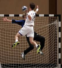 Olá, eu sou a dani e esse texto fala sobre fundamentos do handebol. Handebol Brasil Escola