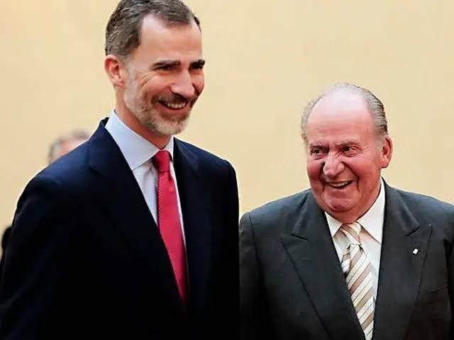 Felipe VI y Juan Carlos I acuerdan, tras una conversación telefónica,  reunirse en Madrid