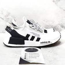 Assim como os ogs, eles têm uma parte superior de tecido macio que permite que seus pés respirem. Adidas Nmd R1 V2 Cloud White Core Black Shopee Malaysia