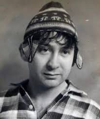 COMEDIANTE PERUANO DE LARGA Y EXITOSA TRAYECTORIA: TULIO LOZA "EL CHOLO DE  ACERO INOXIDABLE". Nació en 1936 en Abancay, departamento de Apurímac.  Estudió, como sus hermanos, en su ciudad natal, en escuelas