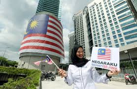 Terbaharu, dua remaja bertindak tindakan itu dilihat mengundang risiko bahaya dan mendapat kecaman orang ramai khususnya 'netizen'. Papan Tanda Gergasi Ipoh Dipanjat Lagi