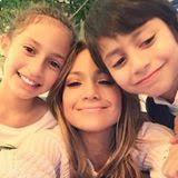 Jennifer lopez shares two kids — twins she's nicknamed her coconuts — with ex marc anthony. Jennifer Lopez Die Schonsten Fotos Ihrer Patchwork Familie Gala De