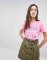 € 59,95 bij zalando (op 27/10/20). Bershka Voila T Shirt In Rosa Asos