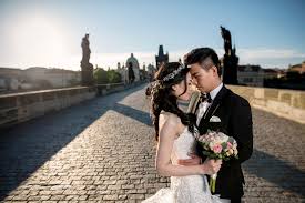 2 cetakan 40×60cm + bingkai. Prague Pre Wedding Photo By Award Winning Photographer Petr Pelucha