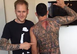 Justo encima la fecha de nacimiento de su hijo marco, el. La Historia Detras Del Enorme Tatuaje De Carlos Tevez Bendito Futbol