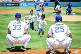 Happy Father's Day to our Dodger dads. 💙