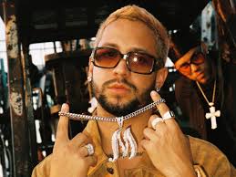 Entre el reguetón y el R&B: la versatilidad musical de Mora