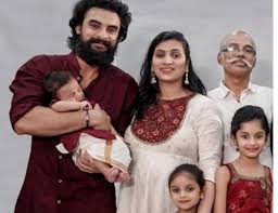 Tovino Thomas Shares Photo With Newborn Son And Family Members Newstrack English 1 Mollywood actor tovino thomas surprised his followers by sharing a throwback pic with his wife on his instagram handle. tovino thomas shares photo with newborn
