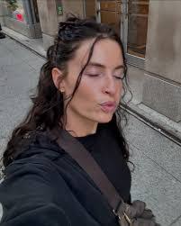 Ashley Hennessy's Instagram, Twitter & Facebook