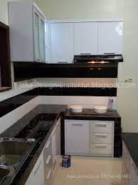 Warna hitam tidak selalu membuat ruangan menjadi terasa sesak. Baru 20 Kitchen Set Putih Hitam