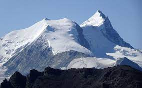 The mountain has two distinct summits, separated. Bishorn Hochtouren Schweizer Alpen Club Sac