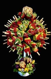 Arbre A Brochettes De Fruits Avec Sculpture Sur Fruits Sculptures De Fruits Fruits Et Legumes Brochette Fruits