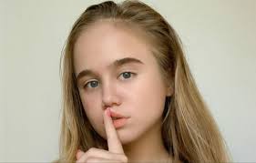 Alisa Goldfinch biography, wiki, age, net worth, boyfriend & latest updates  - Kemi Filani