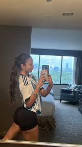 Clari Cremaschi - Free pics, galleries & more at Babepedia