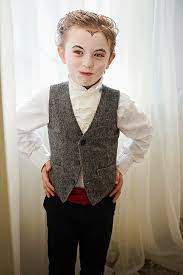 52 Simple Diy Halloween Costume Ideas For Children In 2021 Vampire Costume Diy Diy Halloween Costumes Easy Vampire Costume Kids