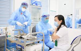 Jun 18, 2021 · về năng lực tiêm vắc xin, tp.hcm đã xây dựng kịch bản tiêm 200.000 mũi/ngày. Nhá»¯ng Ä'iá»u Cáº§n Biáº¿t Vá» Tac Dá»¥ng Phá»¥ Sau Khi Tiem Váº¯c Xin Covid 19